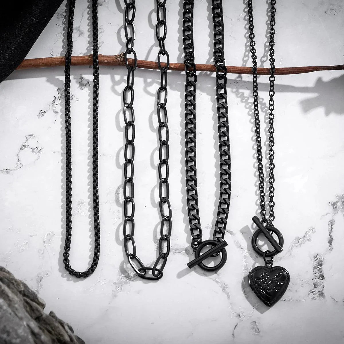 Collier gothique en alliage de fer
