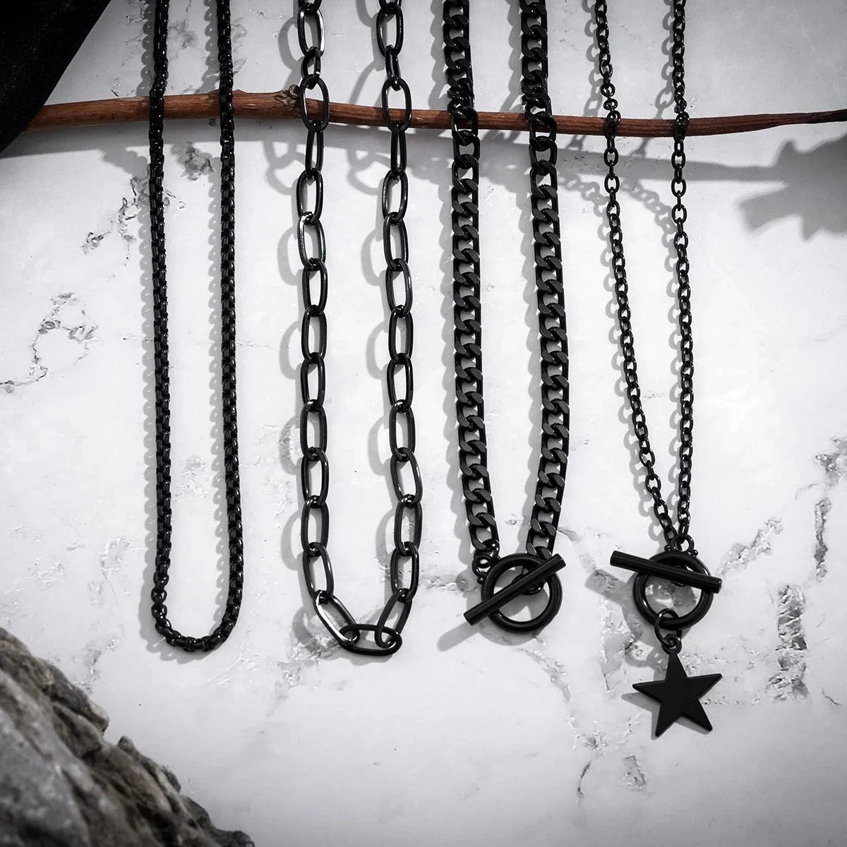 Collier gothique en alliage de fer