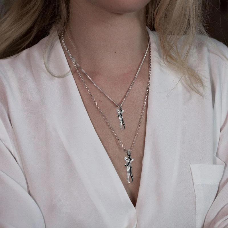 Halskette mit Umarmung im Love-Stil